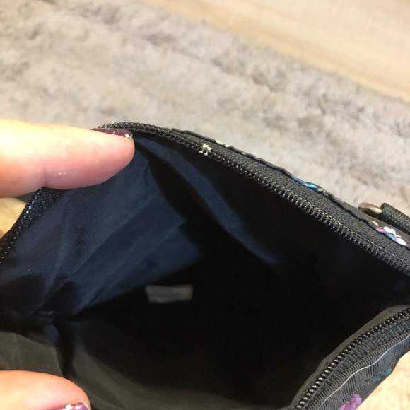 LeSportsac Womens multi color cross body adjustable length purse - Picture 4 of 7